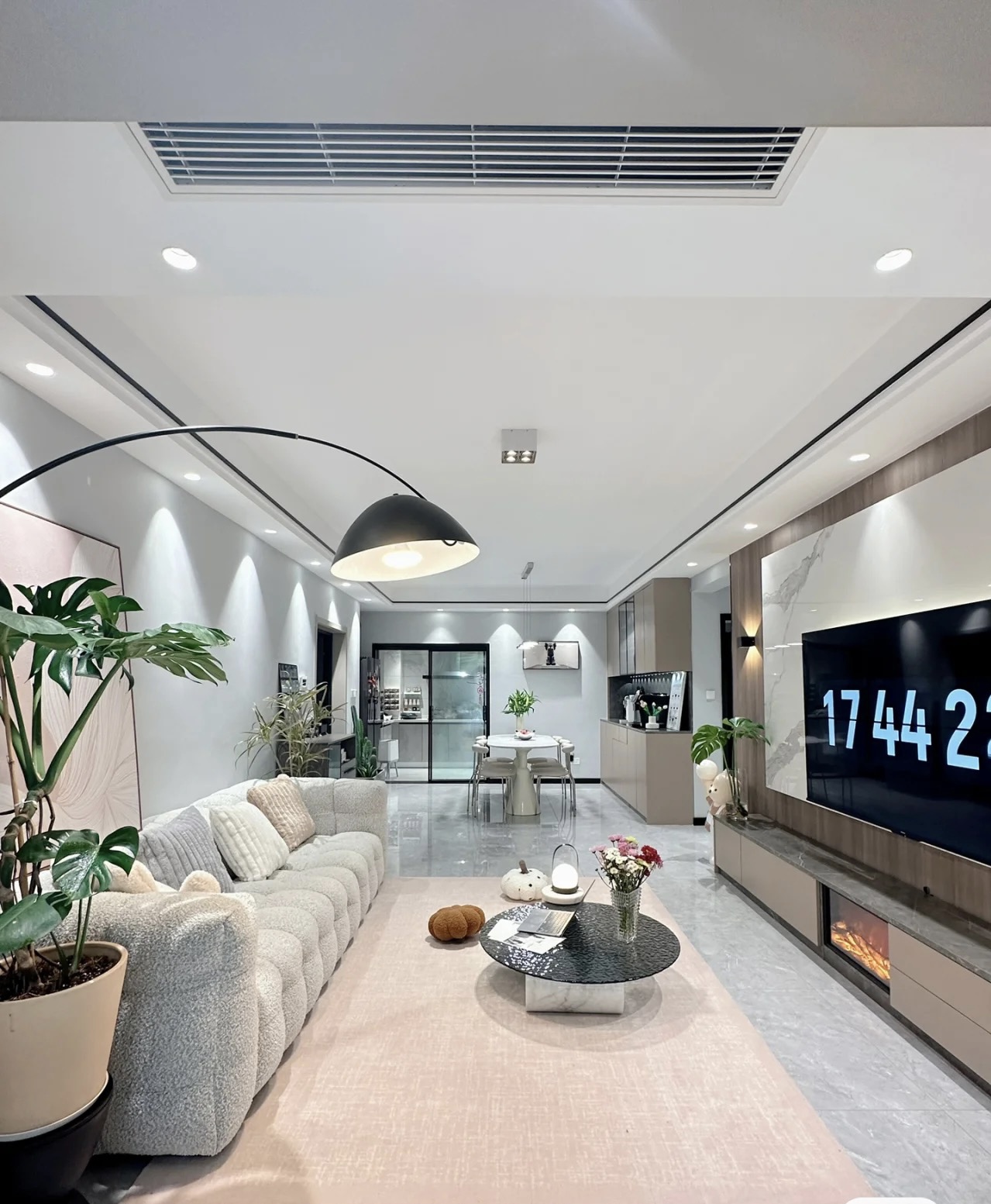 葛洲坝中杭府高层室内安装三恒系统